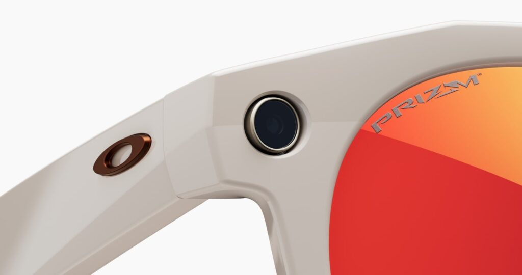 Explore the Oakley Meta HSTN up close! Featuring advanced prism technology and a sleek camera design, these smart glasses promise UV protection and modern flair, but watch out for grainy footage and battery concerns. 🎉